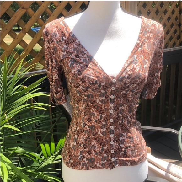 Free people top floral vneck button down - Picture 1 of 1